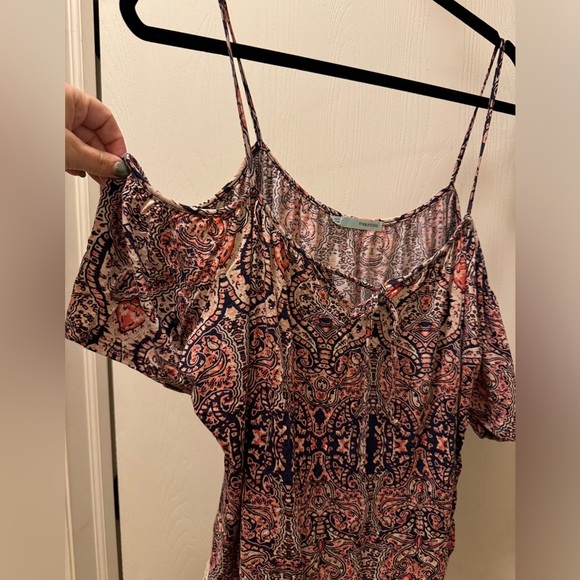 Cold shoulder top size xl - Picture 8 of 11
